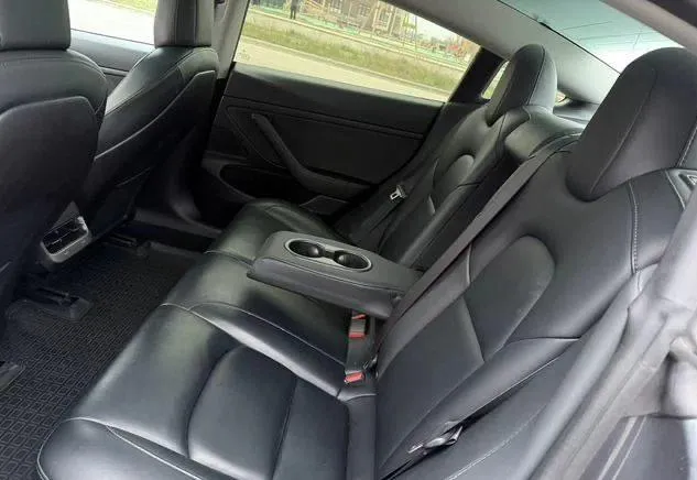 Tesla Model 3 - фото 11