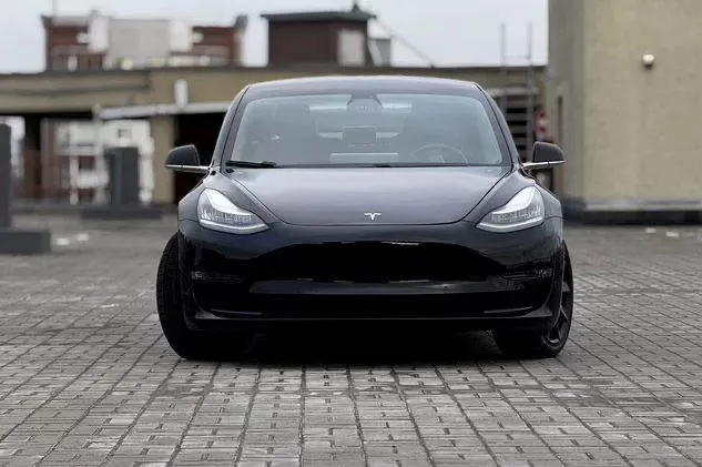 Tesla Model 3 - фото 3