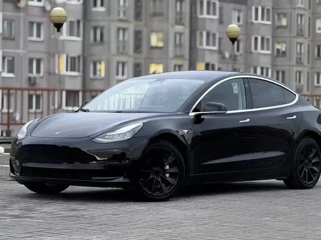 Tesla Model 3 - фото 1