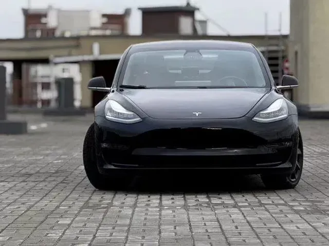 Tesla Model 3 - фото 3