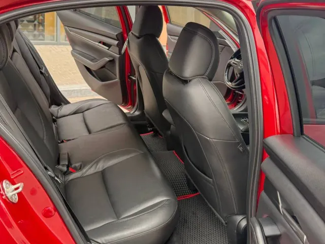 Mazda 3 - фото 5