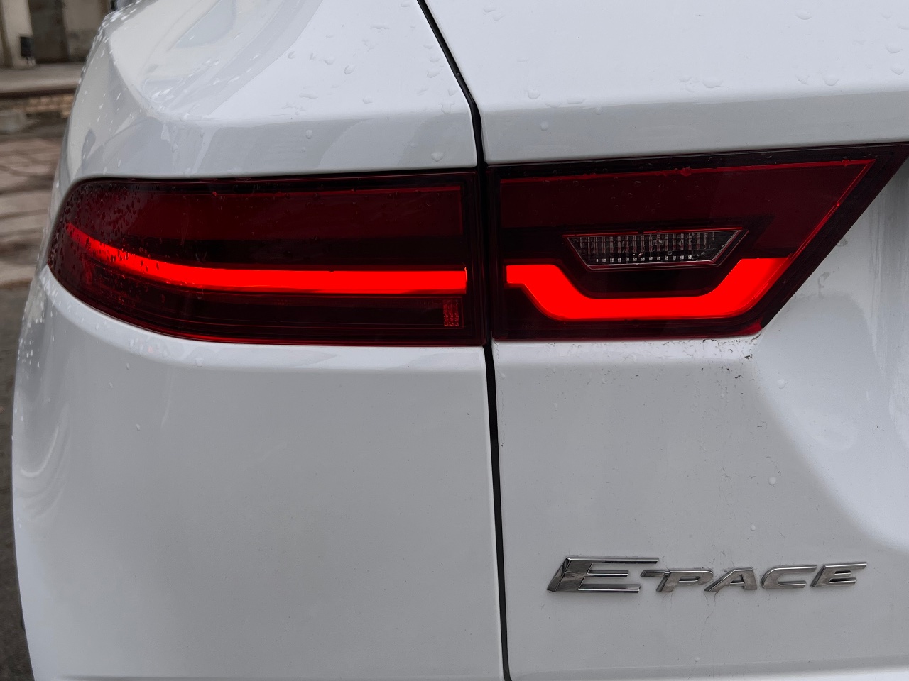 Jaguar E-Pace - фото 16