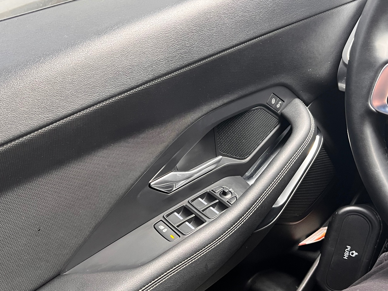 Jaguar E-Pace - фото 17