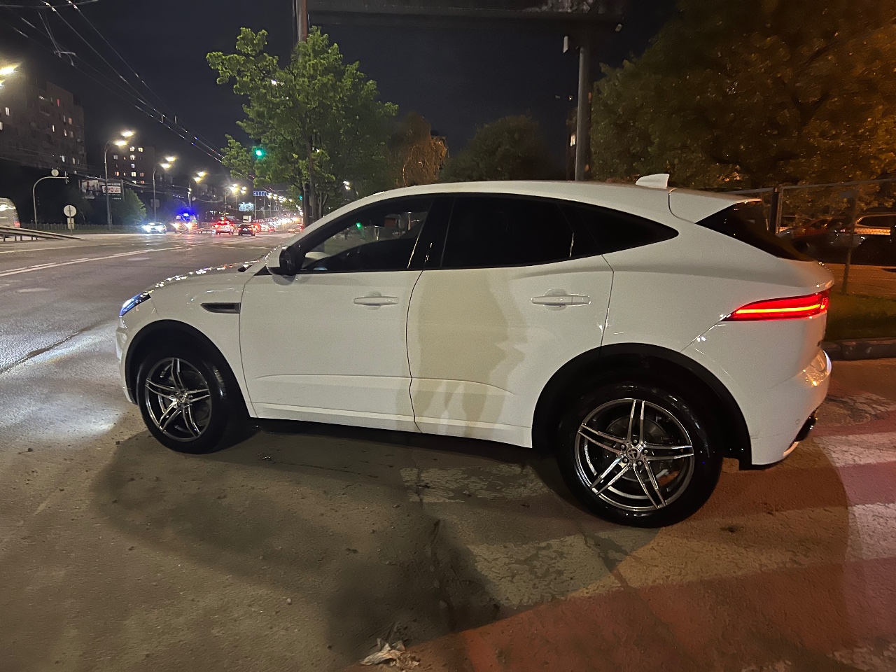 Jaguar E-Pace - фото 10