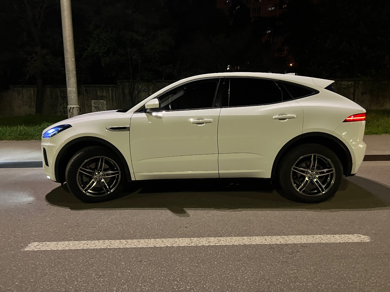 Jaguar E-Pace - фото 2