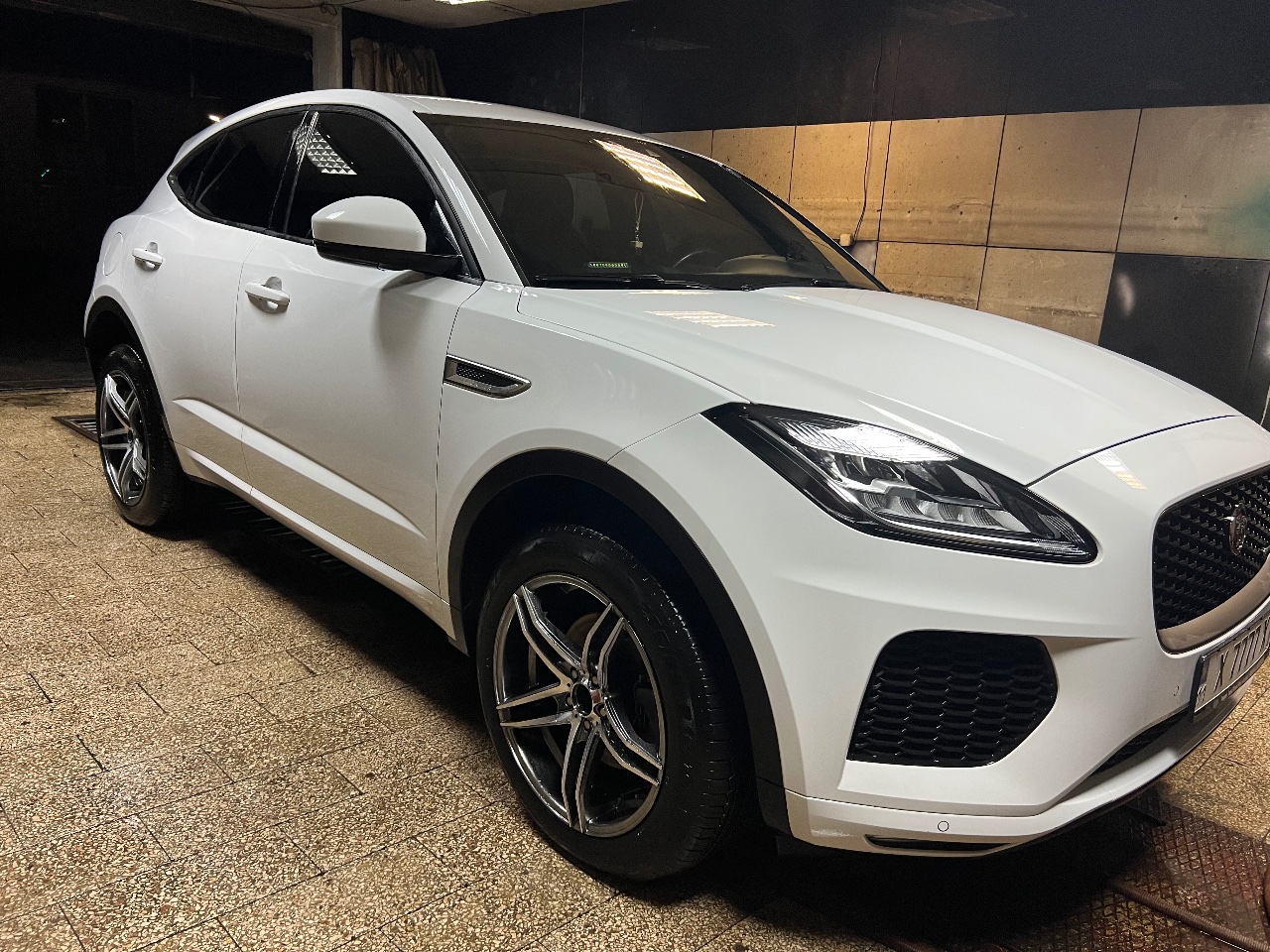 Jaguar E-Pace - фото 20