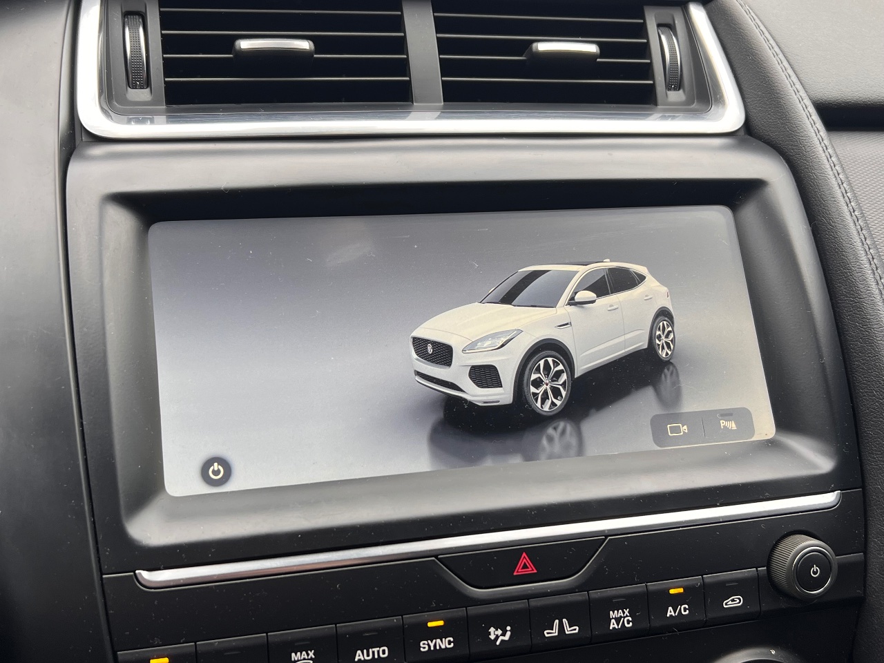 Jaguar E-Pace - фото 19