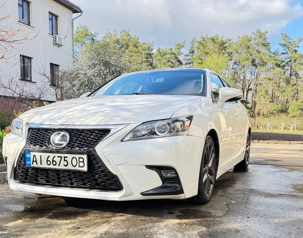 Lexus CT - фото 1