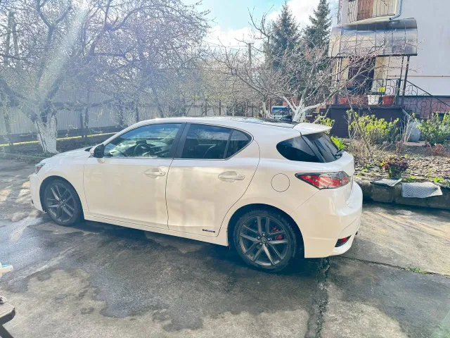 Lexus CT - фото 3