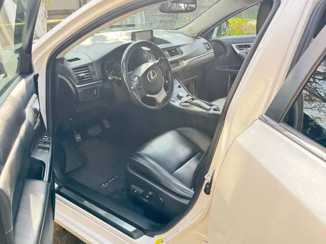 Lexus CT - фото 4