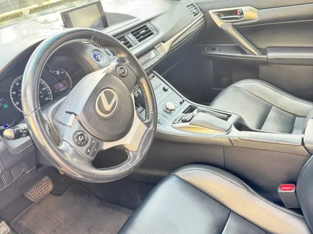 Lexus CT - фото 5