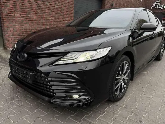 Toyota Camry - фото 3