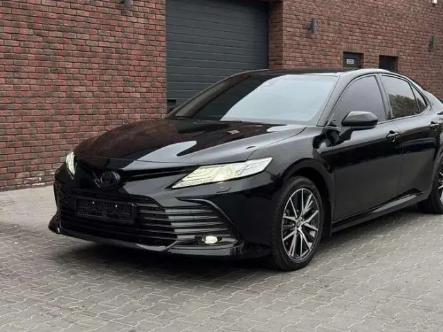 Toyota Camry - фото 2