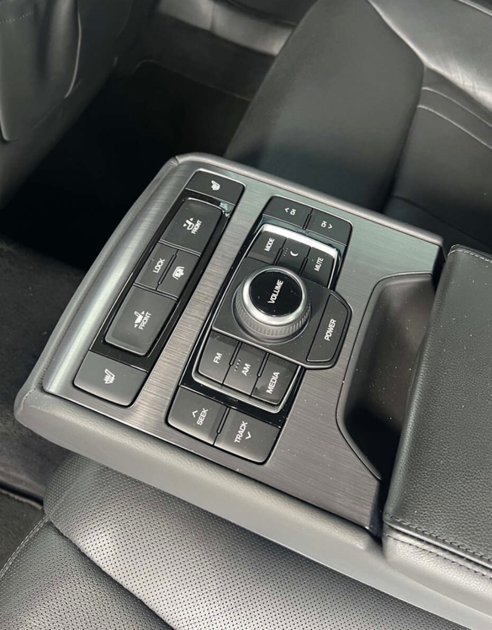 Hyundai Genesis - фото 24