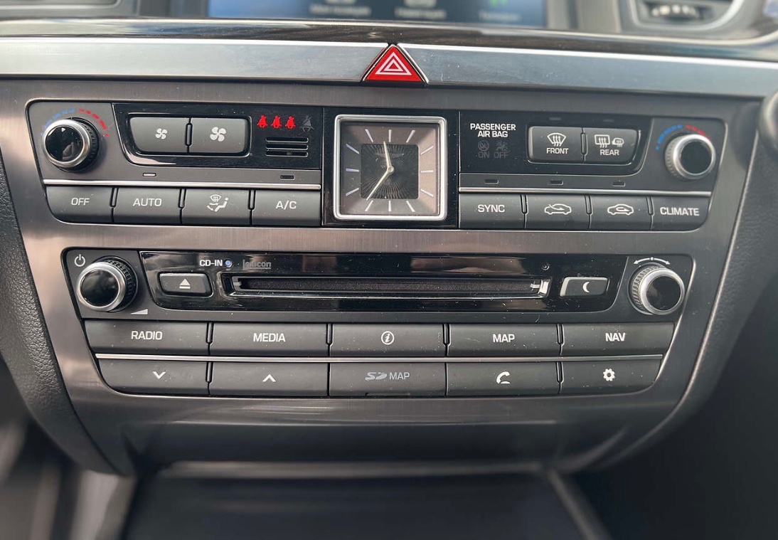 Hyundai Genesis - фото 16