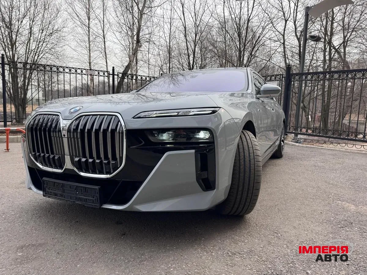 BMW 7 серії - фото 1