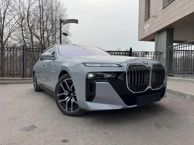 BMW 7 серії - фото 2