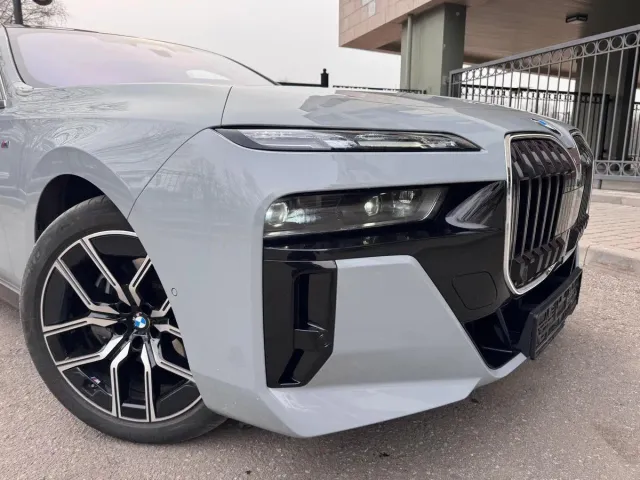 BMW 7 серії - фото 4