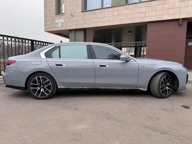 BMW 7 серії - фото 5