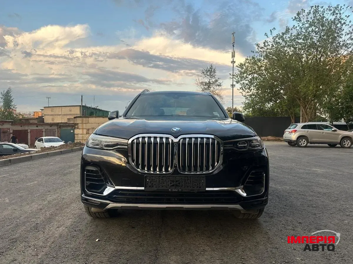 BMW X7 - фото 1