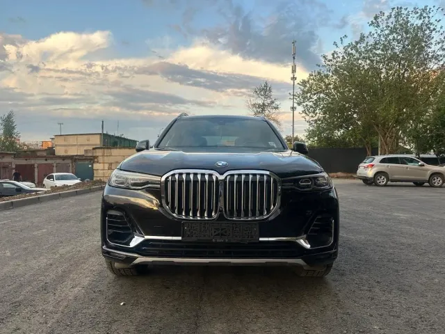 BMW X7 - фото 1