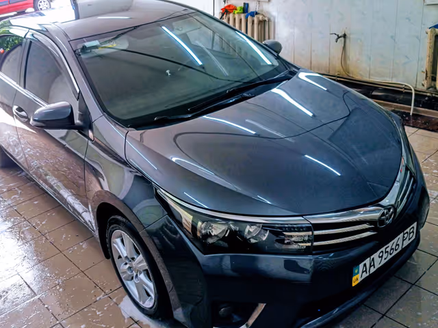 Toyota Corolla - фото 1