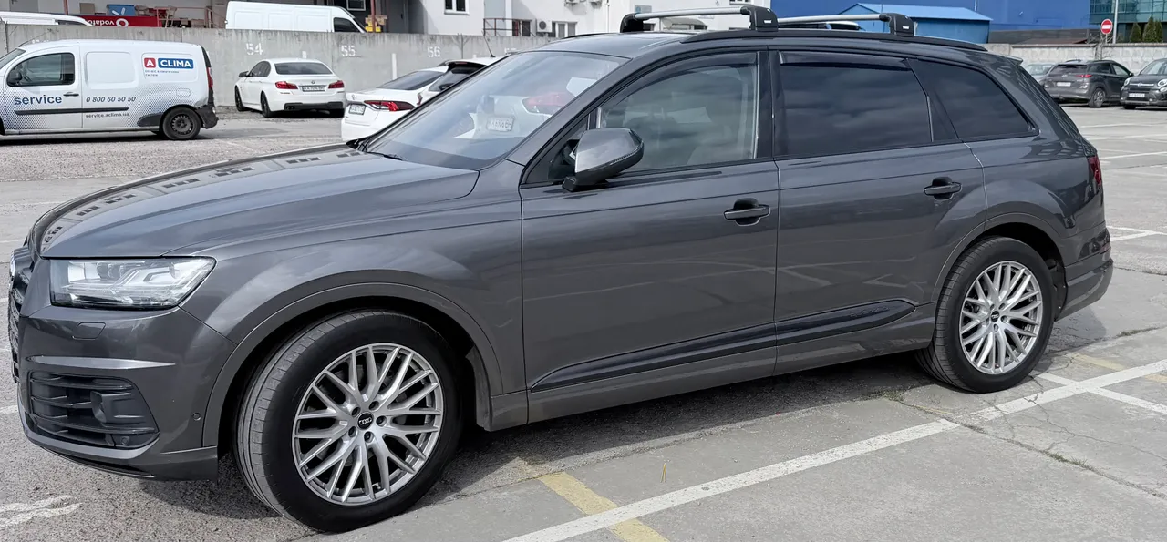Audi Q7 - фото 1