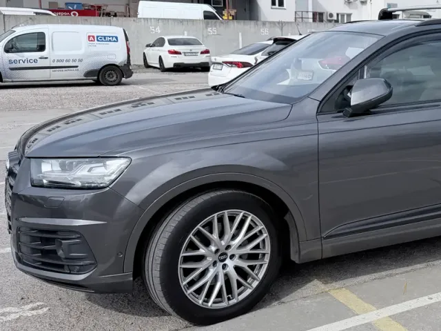 Audi Q7 - фото 1