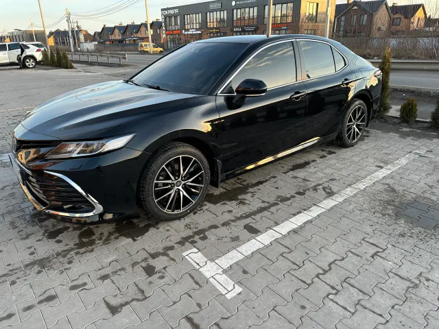 Toyota Camry - фото 1