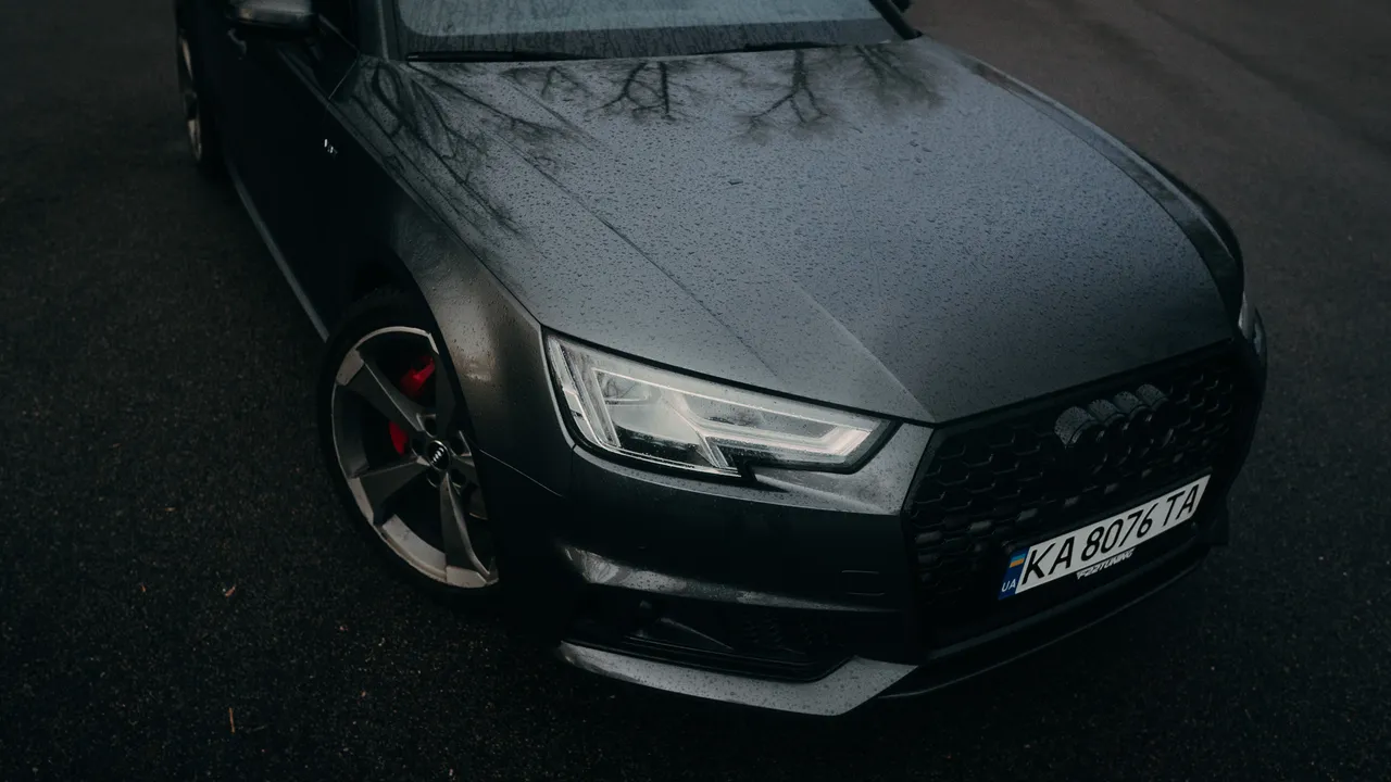 Audi S4 - фото 11