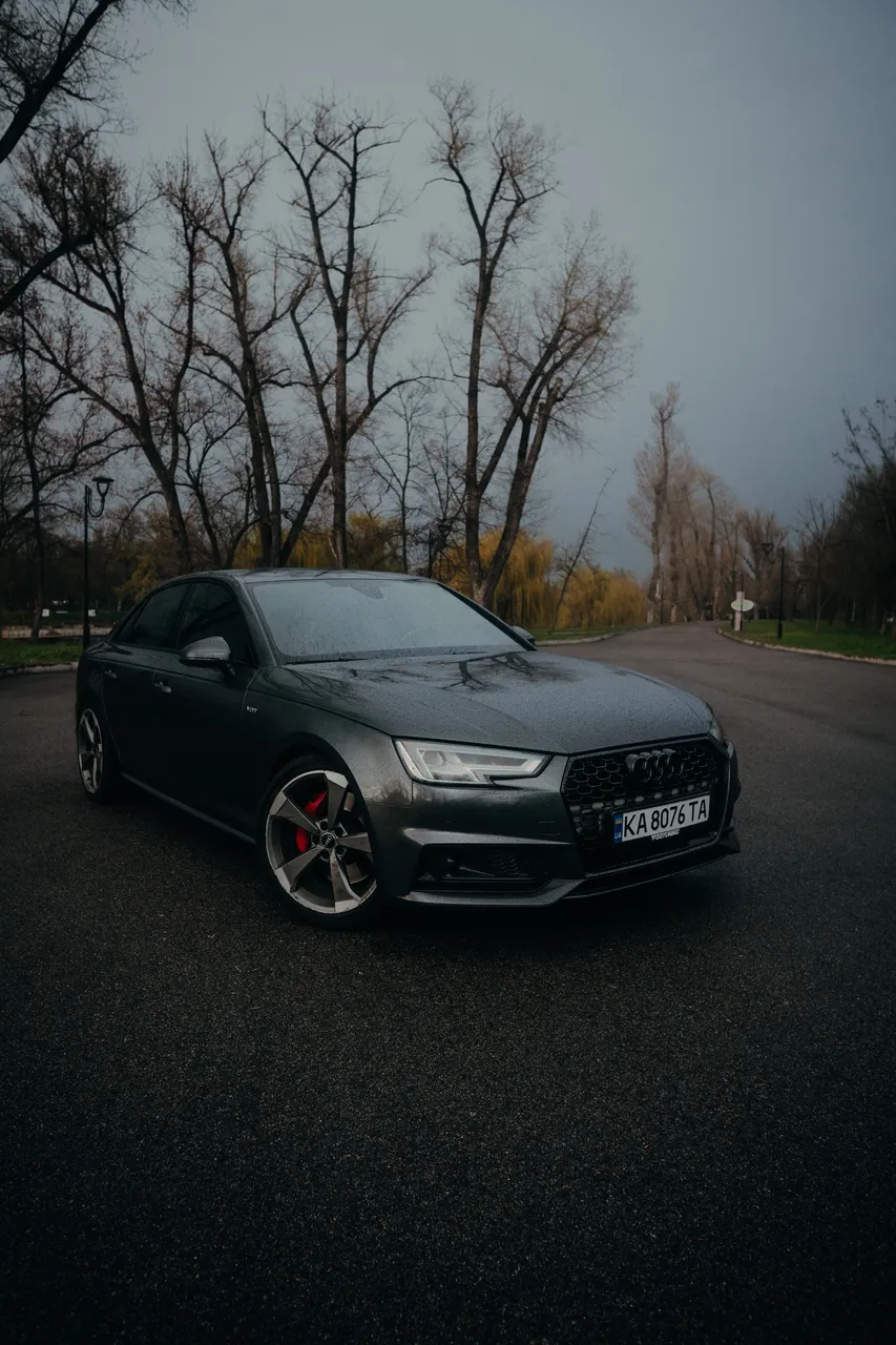 Audi S4 - фото 1
