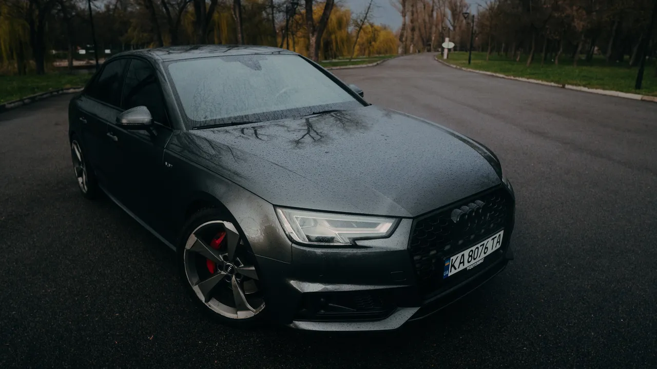 Audi S4 - фото 2