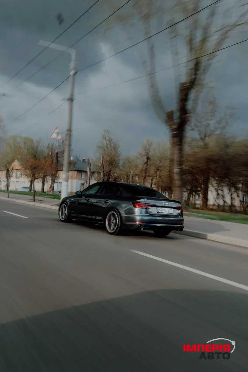 Audi S4 - фото 10