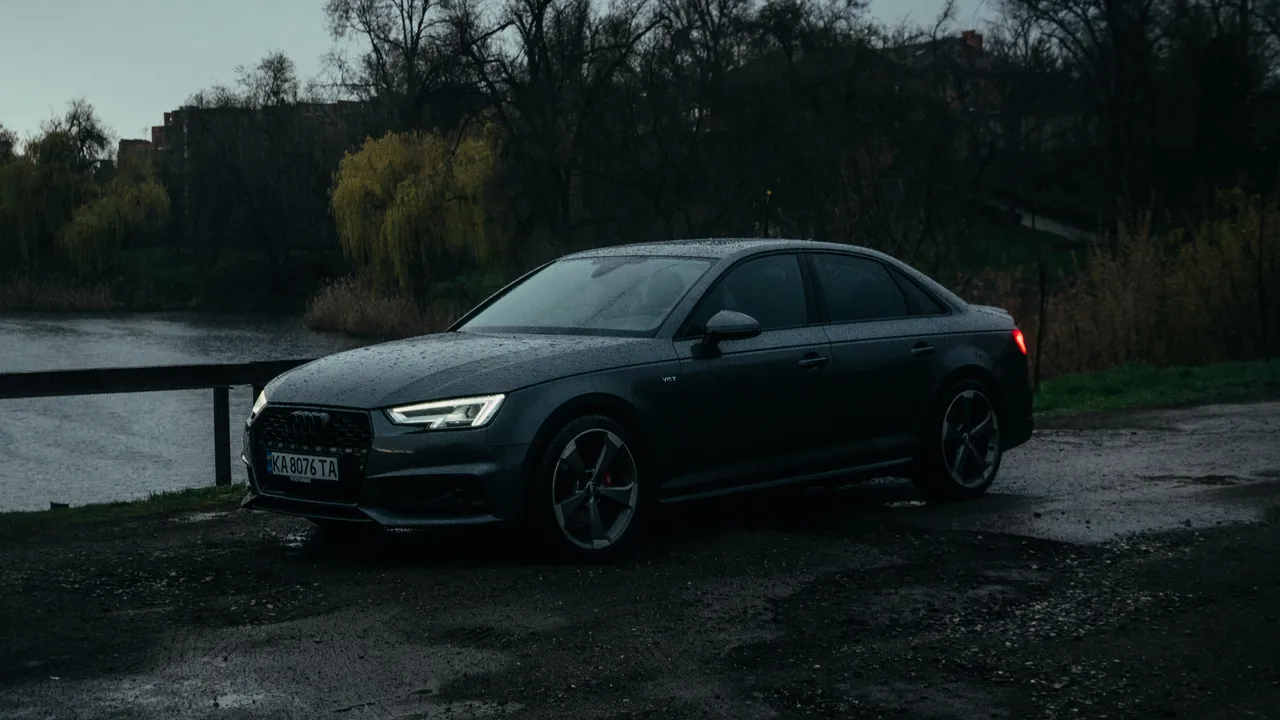 Audi S4 - фото 4