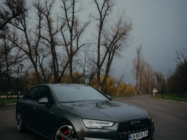 Audi S4 - фото 1