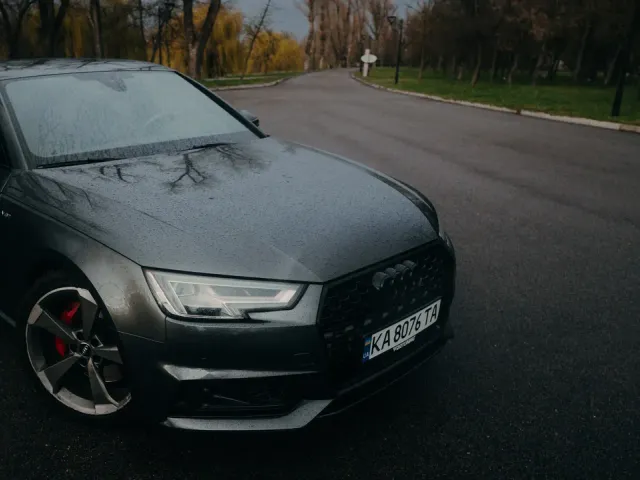 Audi S4 - фото 2