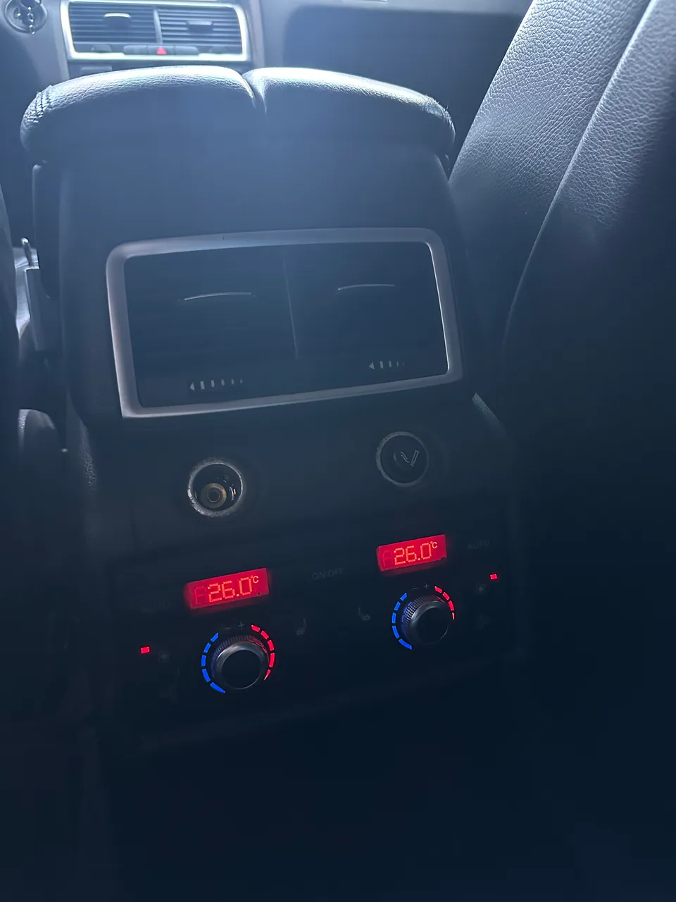 Audi Q7 - фото 12