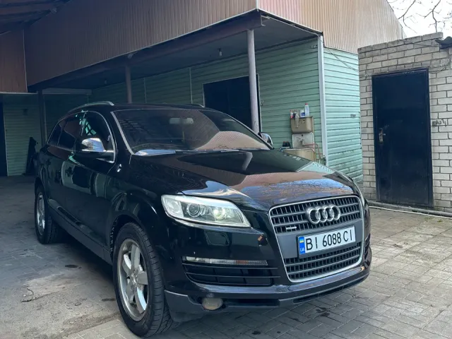 Audi Q7 - фото 2