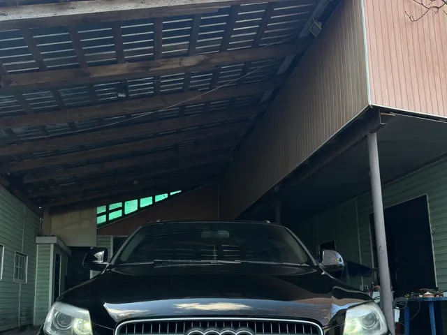 Audi Q7 - фото 1