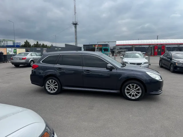Subaru Legacy - фото 4