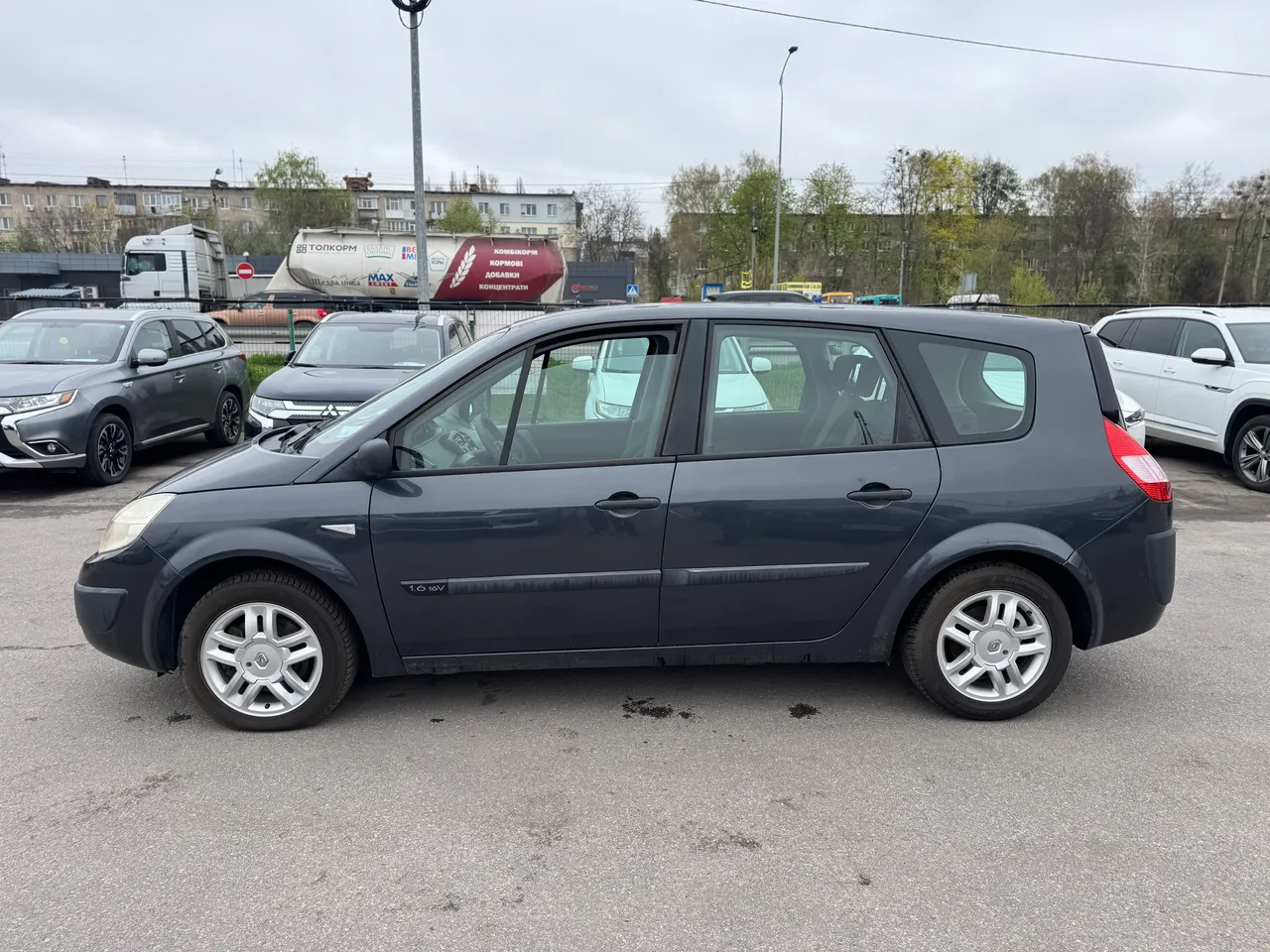 Renault Scenic - фото 8