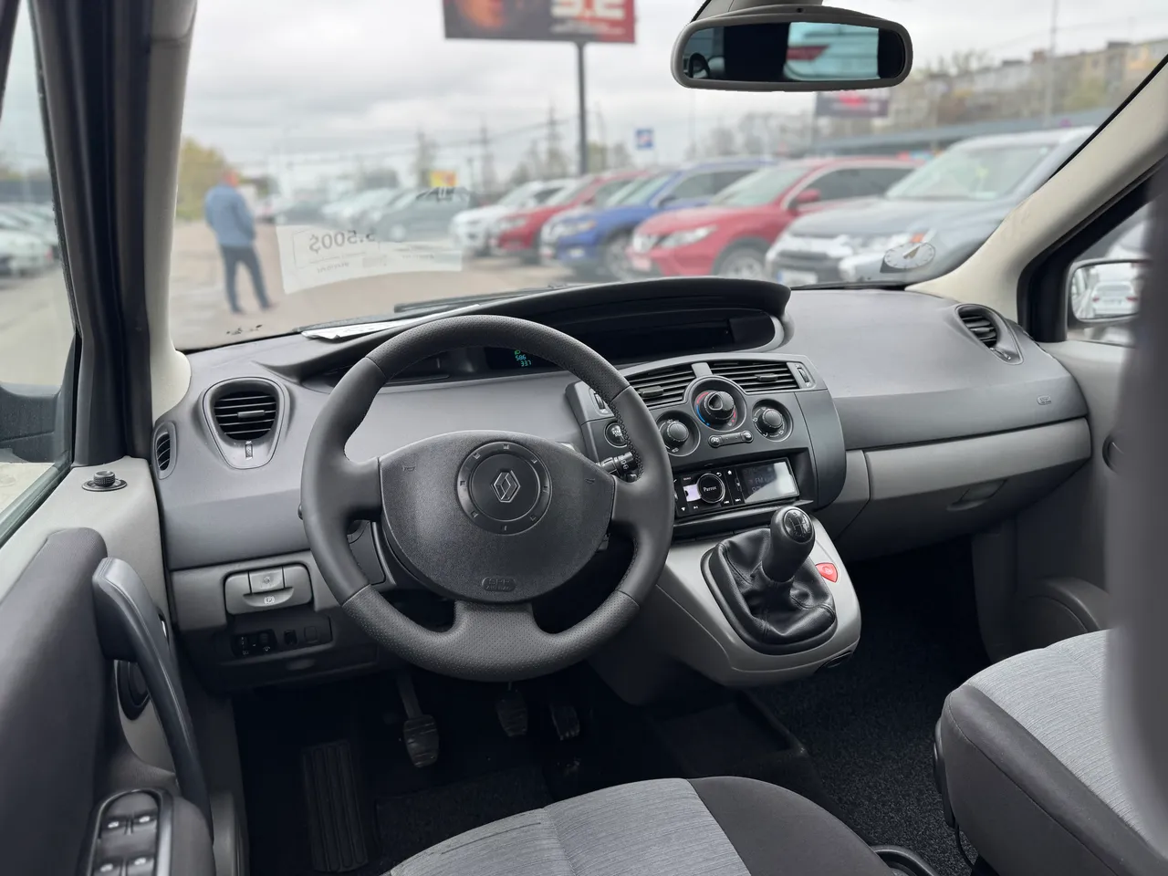 Renault Scenic - фото 10