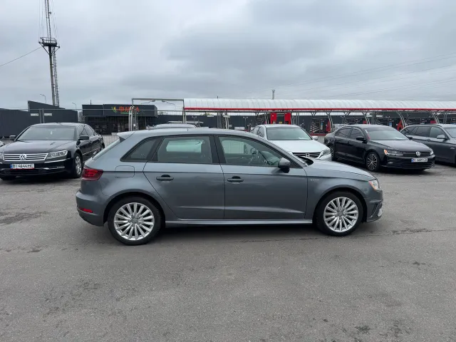 Audi A3 - фото 4