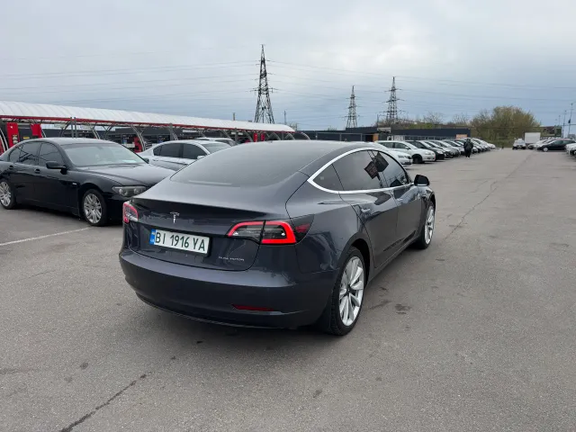 Tesla Model 3 - фото 5