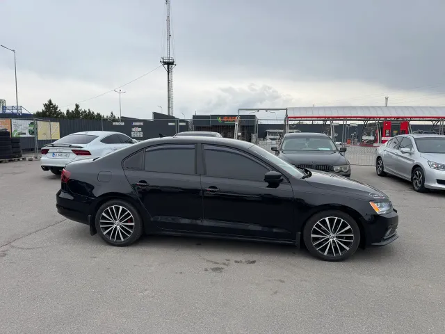Volkswagen Jetta - фото 4