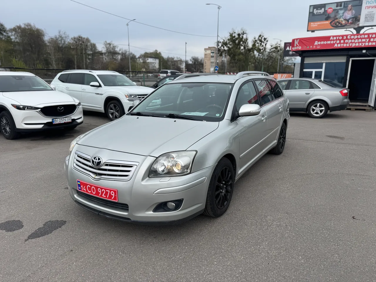 Toyota Avensis - фото 2