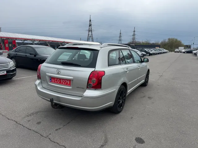 Toyota Avensis - фото 5