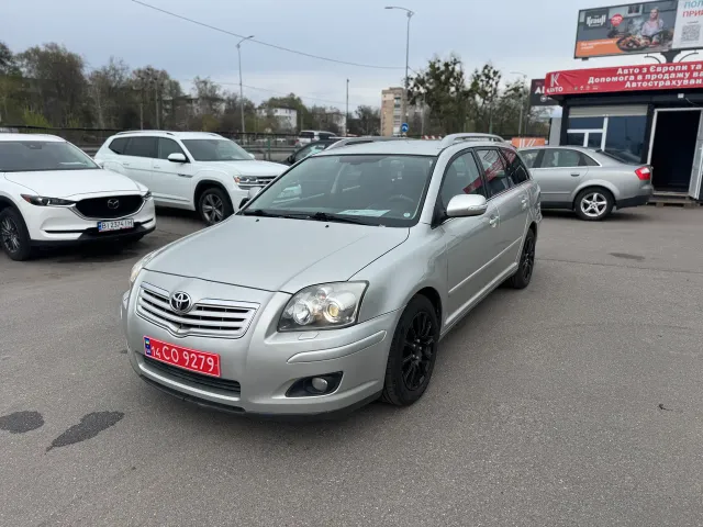 Toyota Avensis - фото 2