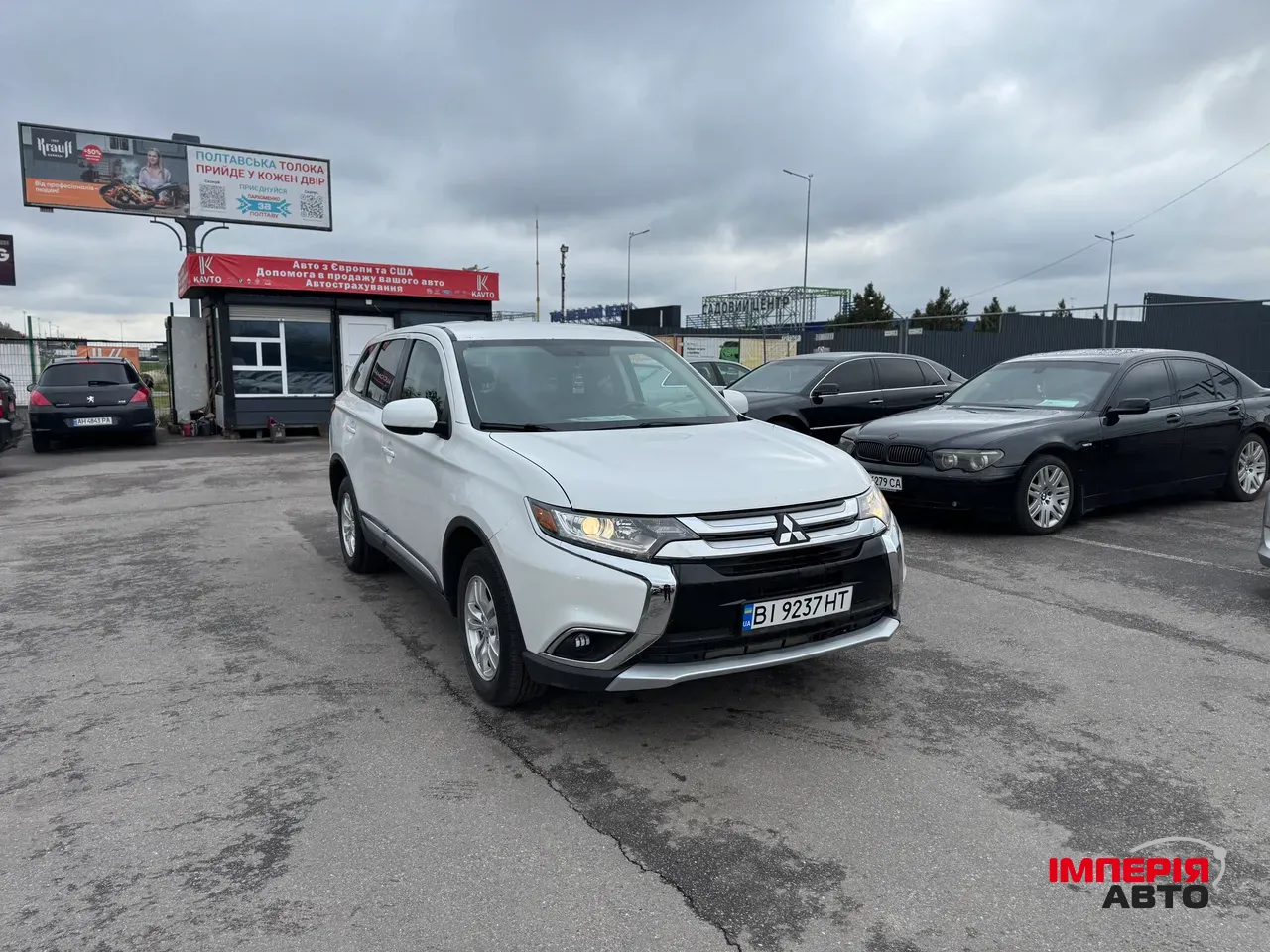 Mitsubishi Outlander - фото 1