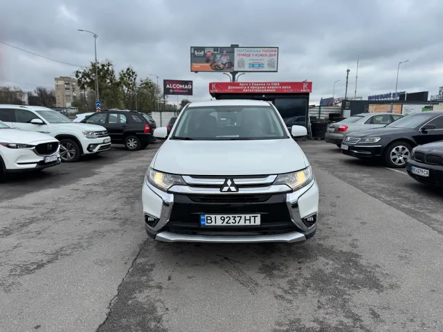 Mitsubishi Outlander - фото 2